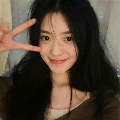 触碰的双手
